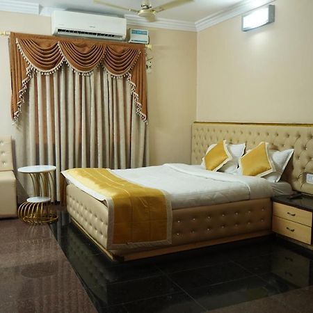 Sai Samrat Hotel Shirdi Esterno foto