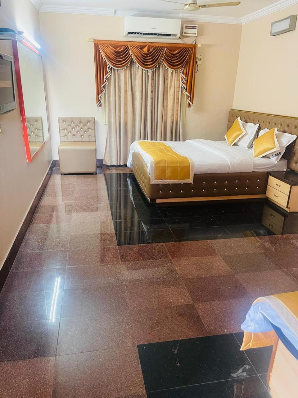 Sai Samrat Hotel Shirdi Esterno foto